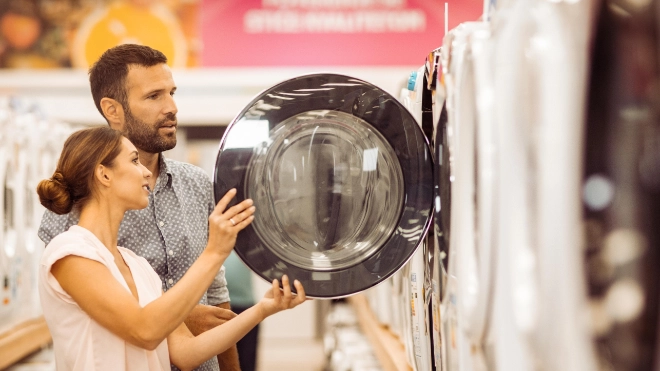 couple buying washing machines