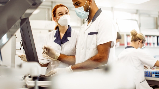 Laboratory workers discussing results 